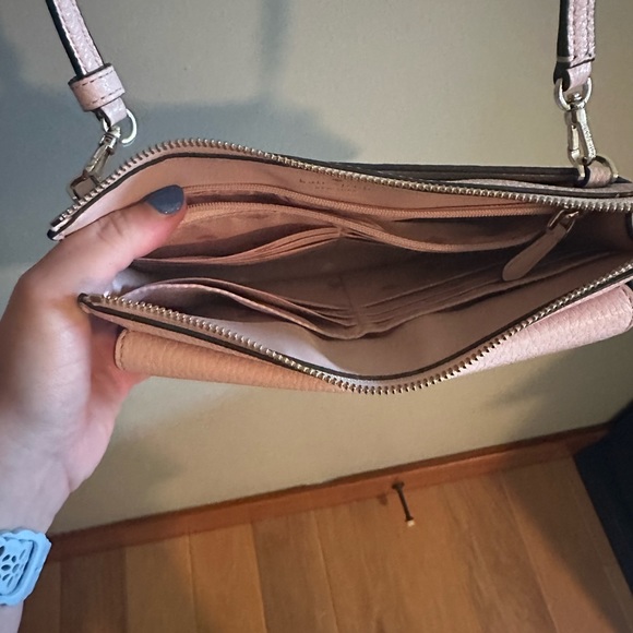 Kate spade cross shoulder purse - Picture 2 of 7